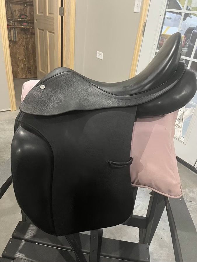 HDR Pro Buffalo Leather Dressage Saddle — 17.5"