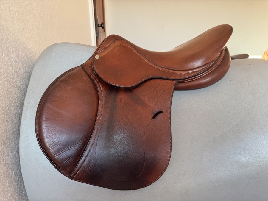 17” Antares Jump Saddle - 2A - Ful Buffalo
