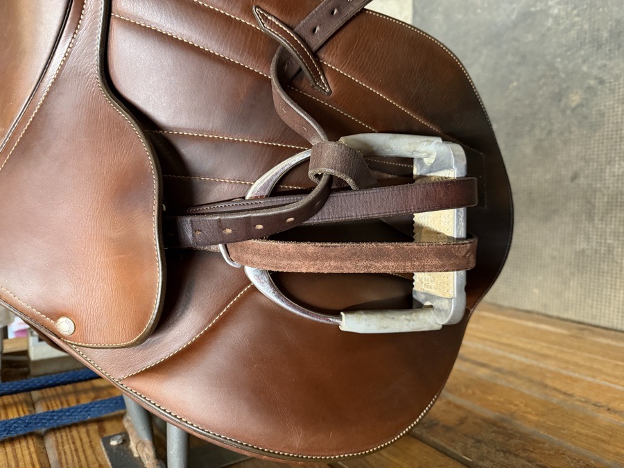 ⭐ MDC Sport Stirrups + Stirrup Leathers – Comfortable Setup