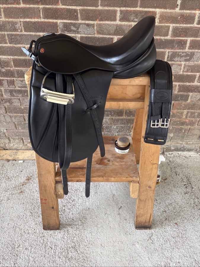 RARE FIND‼️17.5’’ Cutback Rembrandt Dressage Saddle, Adjustable Gullet, USA Made