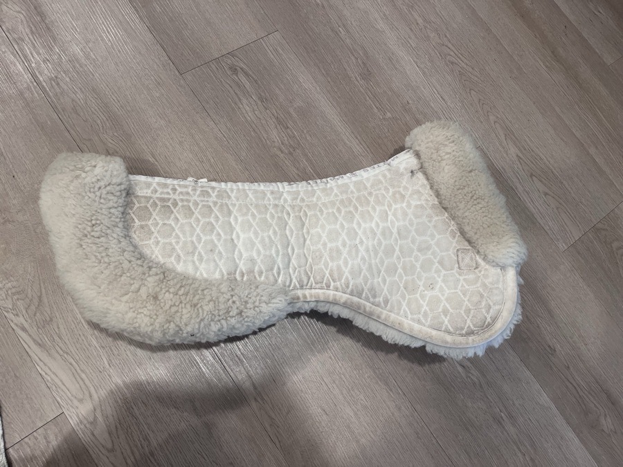 Small mattes half pad