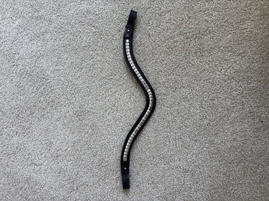 Utzon Equestrian Browband with silver clinchers in black leather and V-shaped XL
