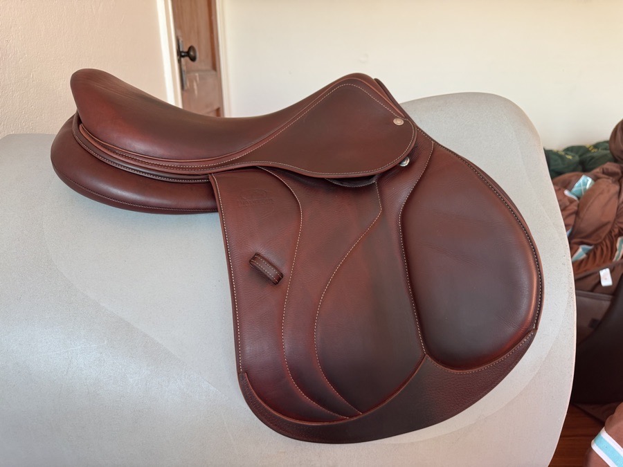 17.5” 2020 Devoucoux Biarritz O Saddle - 2A - Full Buffalo