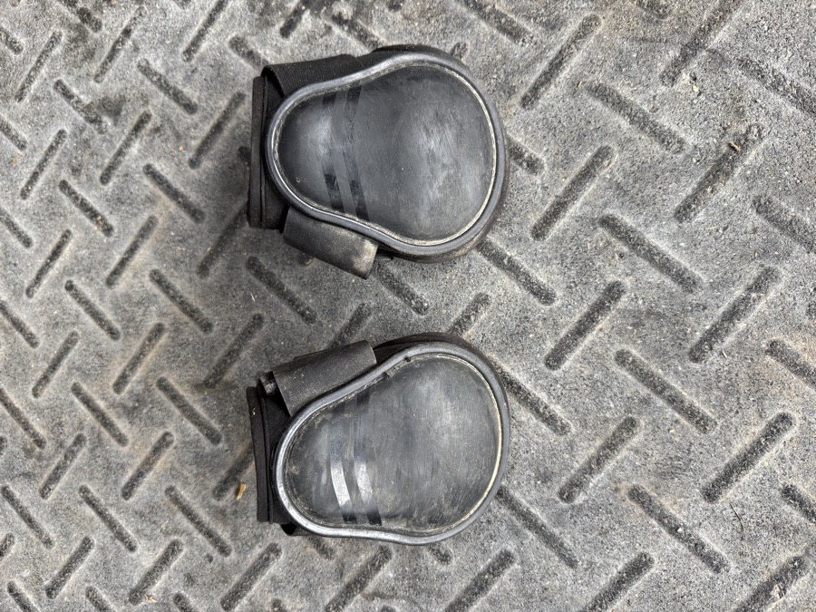 Black Performer’s 1st Choice Cob/Medium Horseback Riding Hind Boots. Good Cond.