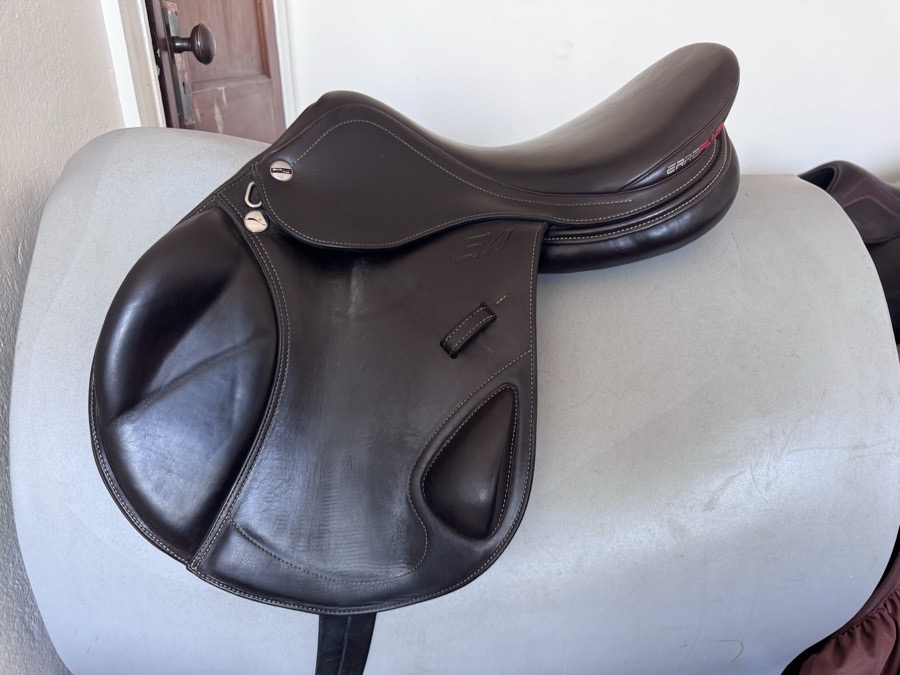 18” 2021 Erreplus EM Monoflap Saddle - WOOL FLOCKED & Fully Adjustable!