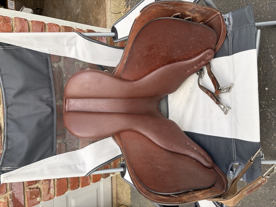 Kincade Close Contact Saddle