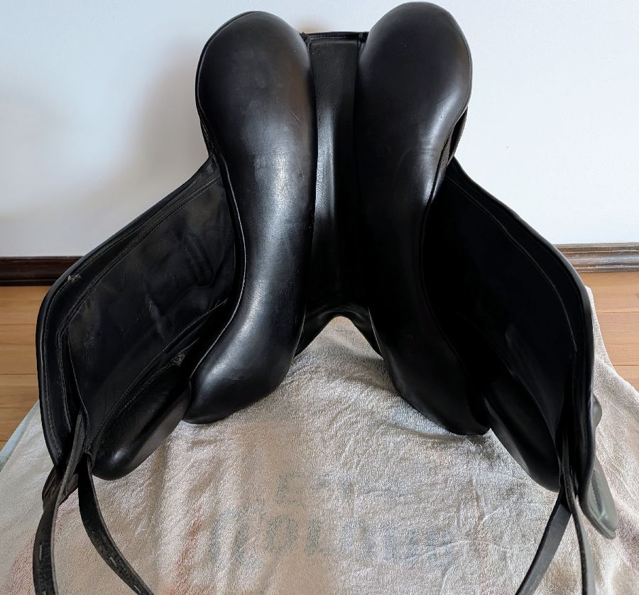 Fairfax Rebecca 17" Monoflap Dressage Saddle, Adjustable Gullet