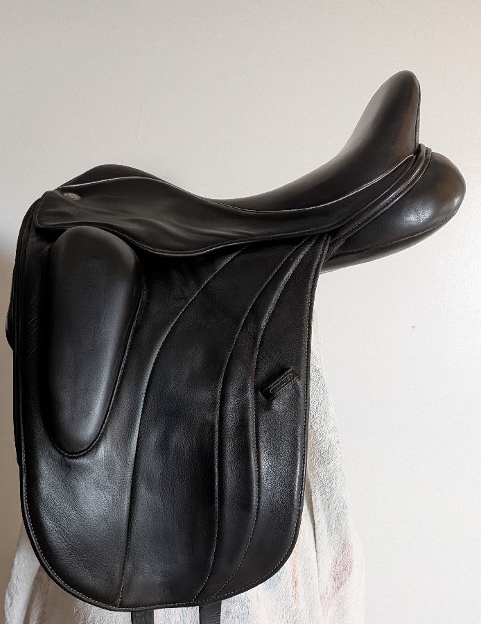 Fairfax Rebecca 17" Monoflap Dressage Saddle, Adjustable Gullet