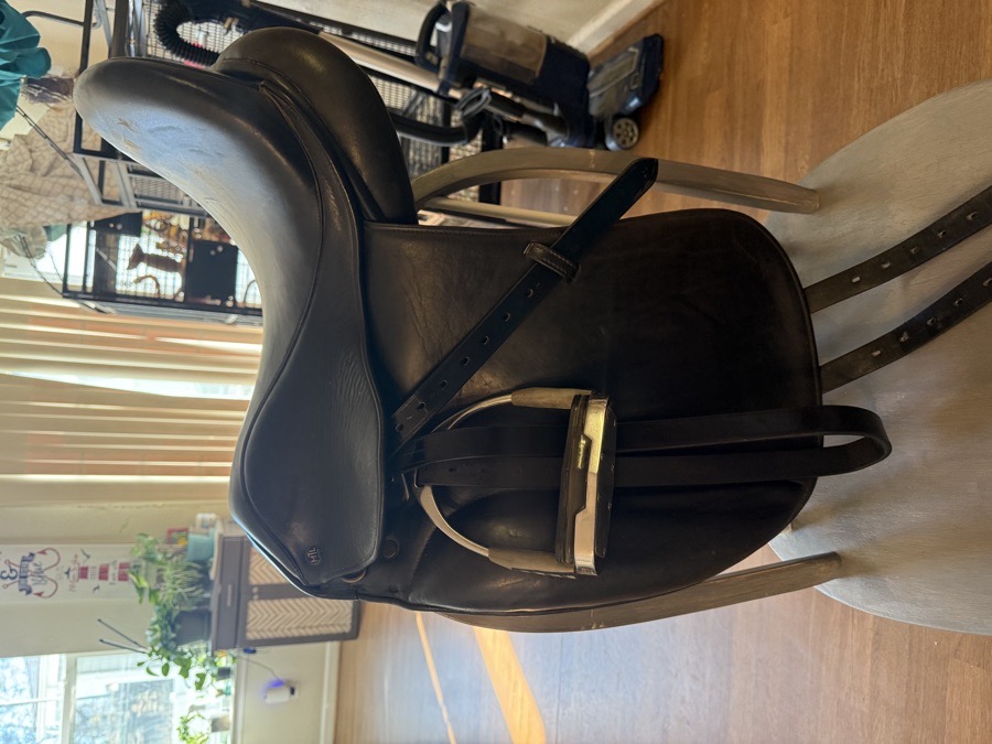18" m toulouse verona dressage saddle