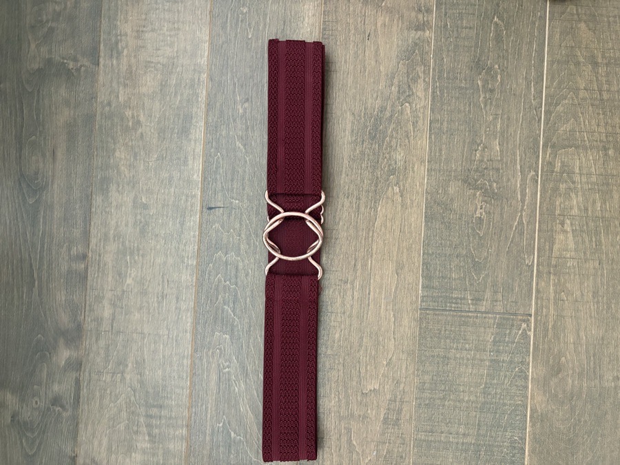 Adjustable burgundy belt M