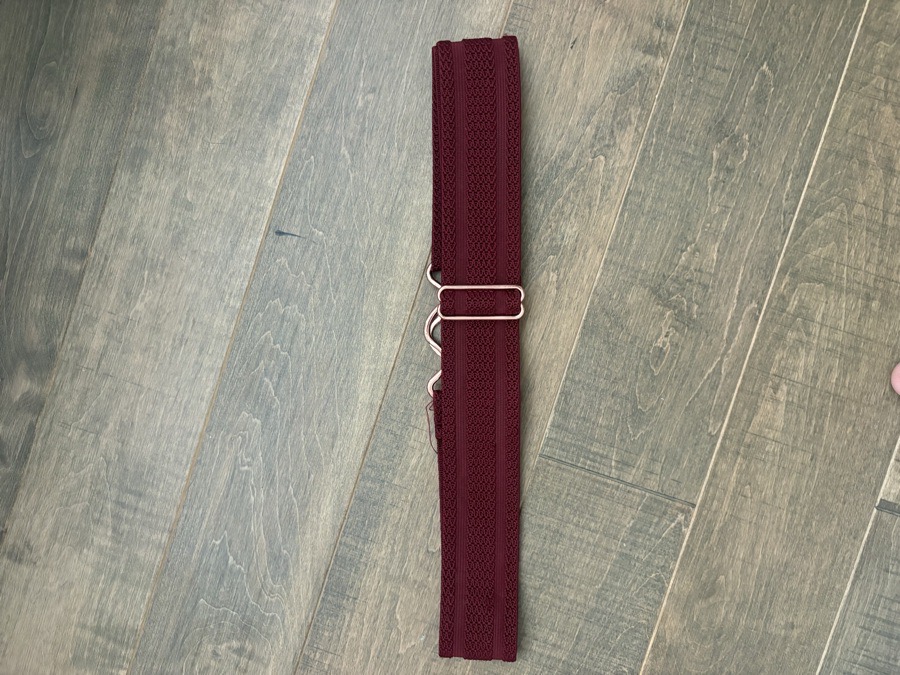 Adjustable burgundy belt M
