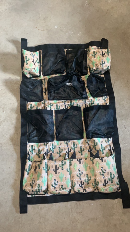 Hanging trailer grooming bag 