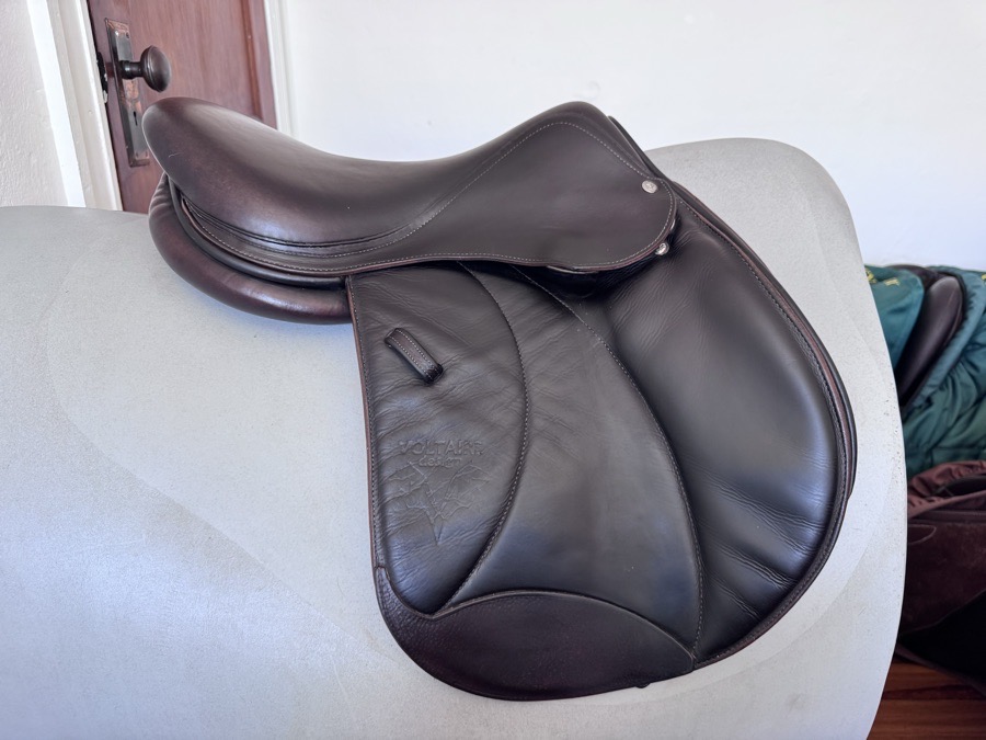 16.5” Voltaire Calgary Saddle - 2 Flaps - WIDE - Full Buffalo