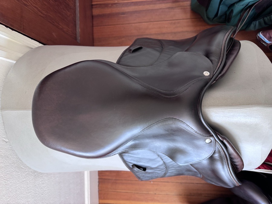 16.5” Voltaire Calgary Saddle - 2 Flaps - WIDE - Full Buffalo