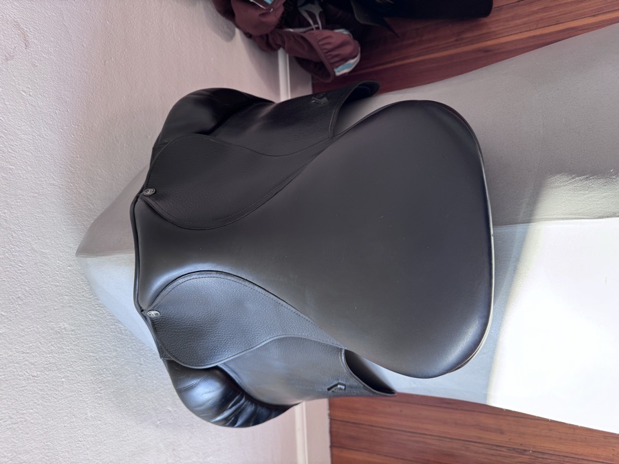 18” Tad Coffin CCDSR Smart Ride Dressage Saddle