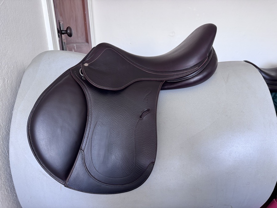 17.5” Antares Comfort II Saddle - 2021 - 2A - Full Buffalo - A01 WIDE