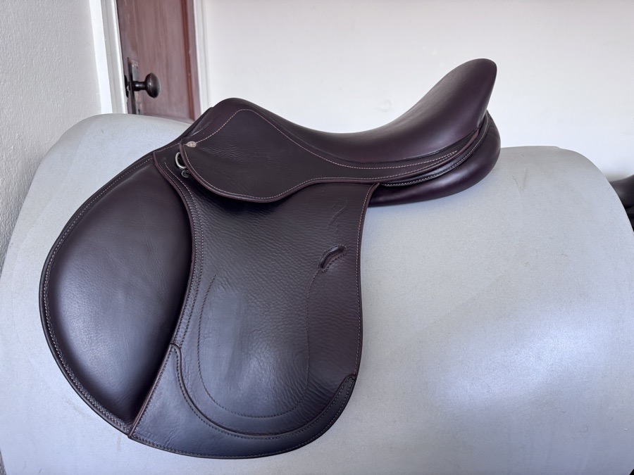 17.5” Antares Comfort II Saddle - 2021 - 2A - Full Buffalo - A01 WIDE