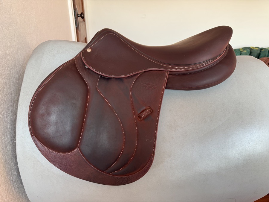 18” 2023 Devoucoux Biarritz O Saddle - 2A - Full Buffalo - LIKE NEW!