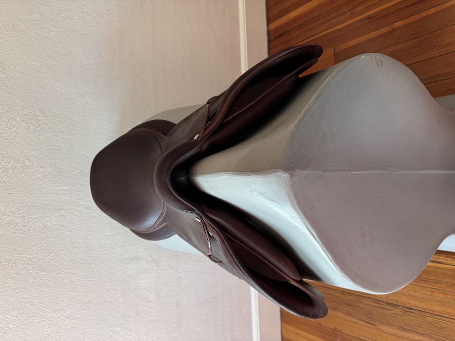 18” 2023 Devoucoux Biarritz O Saddle - 2A - Full Buffalo - LIKE NEW!