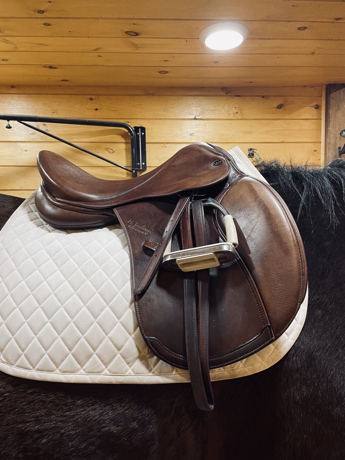 17 inch M. Toulouse all purpose saddle