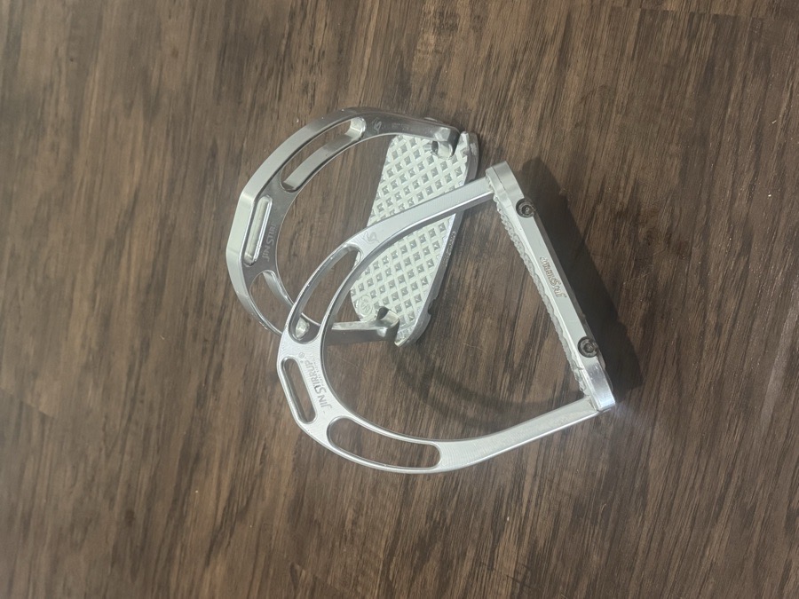 JIN ANATONIC STIRRUP 