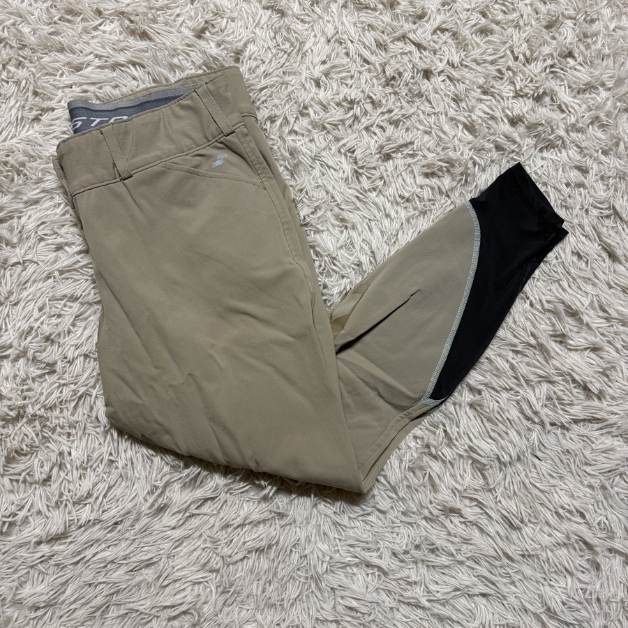 Women’s Size 34 Tan Struck Knee Patch Horseback Riding Breeches. Good Condition.