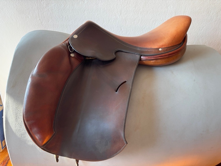 17” Hermes Essentielle Saddle - Full Buffalo