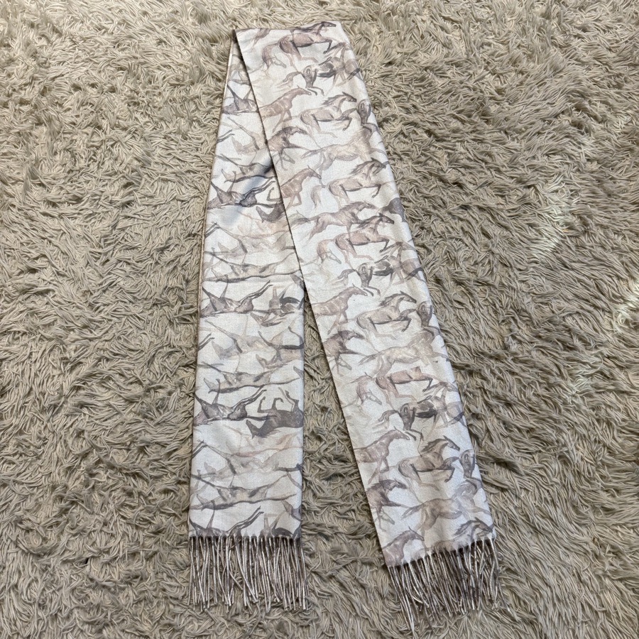 Women’s White Horse Pattern Dapple Bay Equestrian Scarf. Good Condition. 70 inch