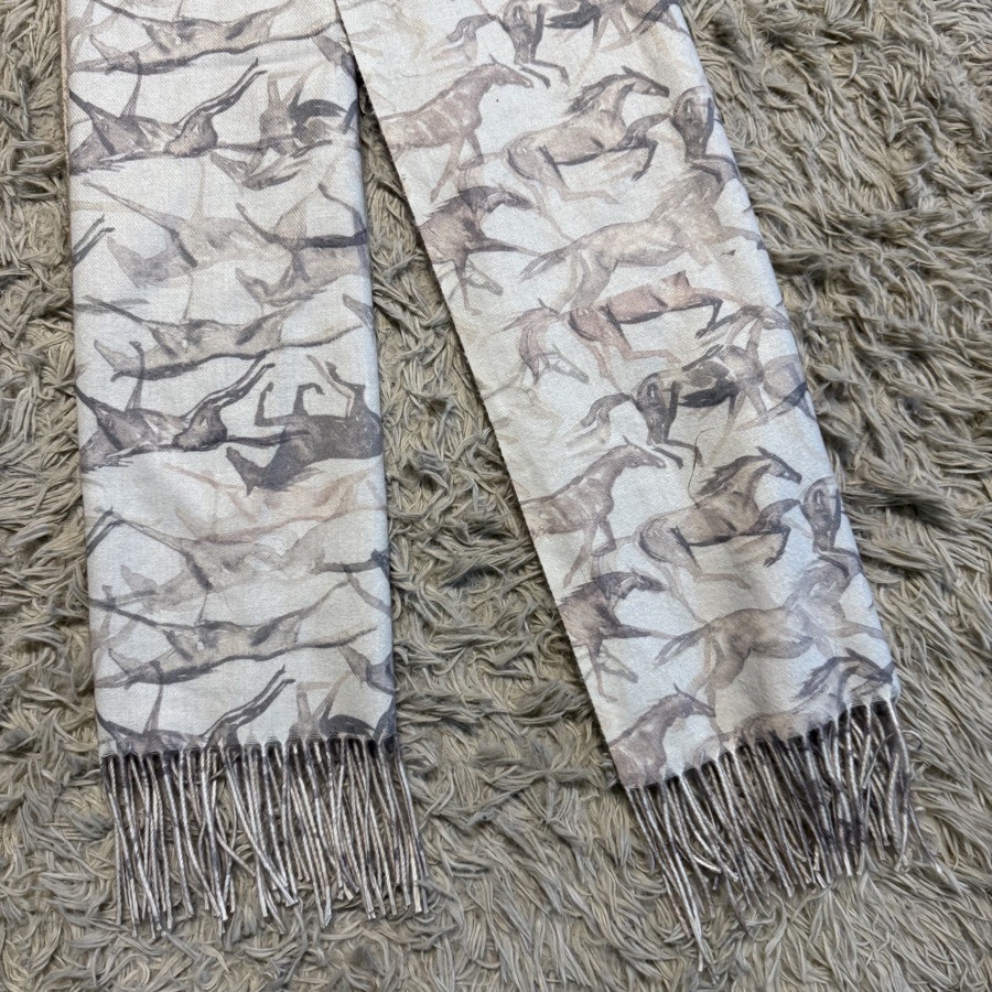 Women’s White Horse Pattern Dapple Bay Equestrian Scarf. Good Condition. 70 inch