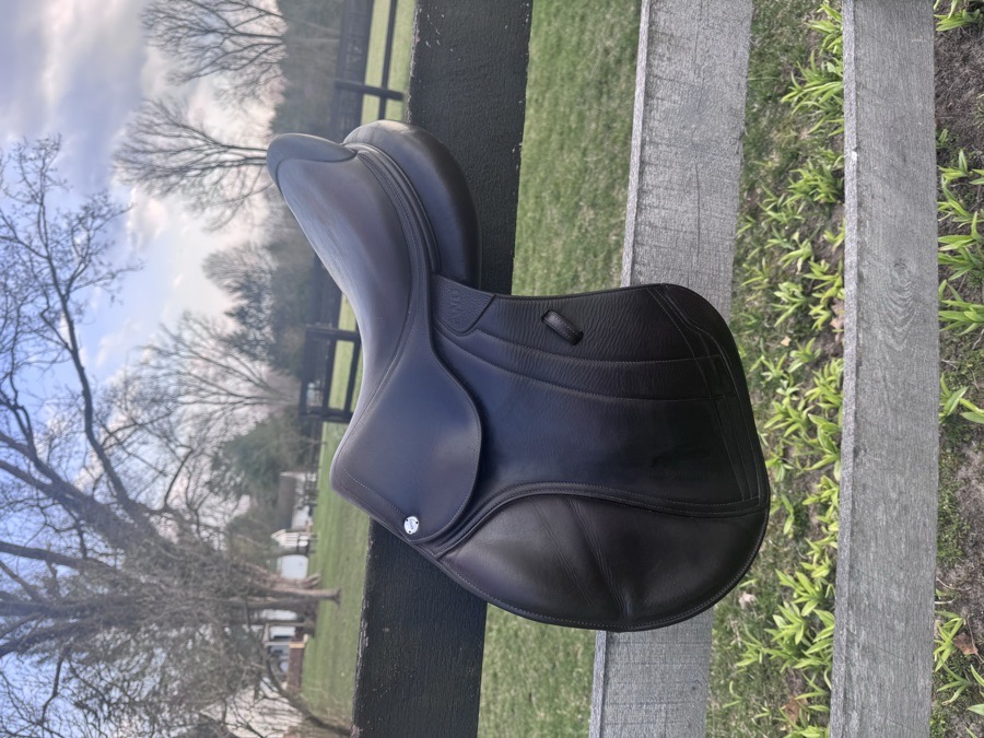 16” CWD Mademoiselle Hunter saddle