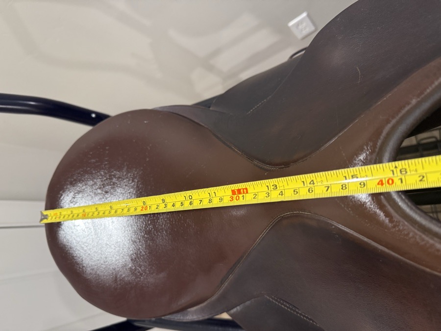 Collegiate Dressage Saddle – 17.5” Seat