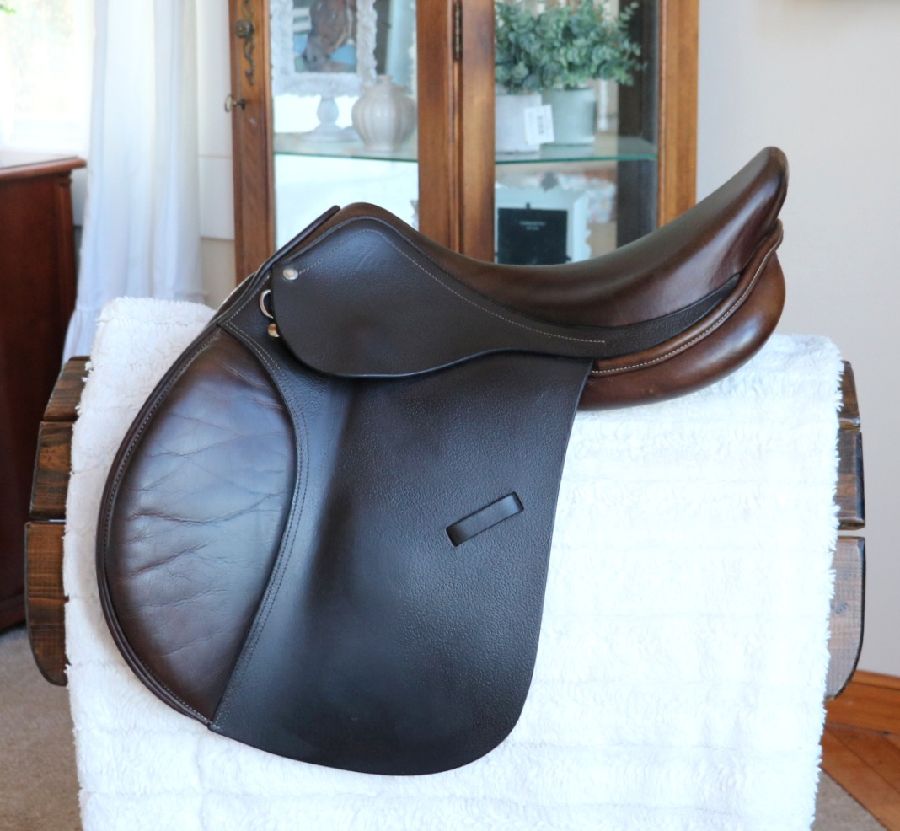 17.5" M Circuit (Dover Saddlery) Saddle