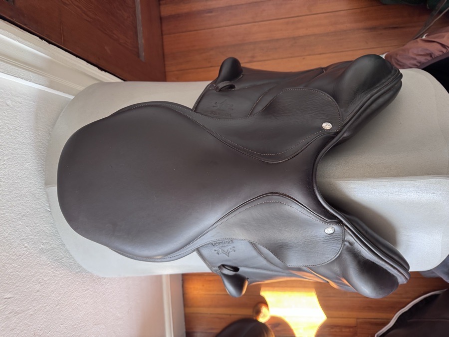 16.5” 2021 Voltaire Lexington PRO Saddle - 0AA - Full Buffalo