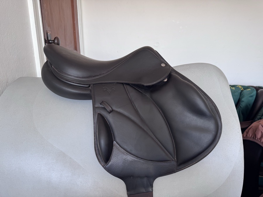 16.5” 2021 Voltaire Lexington PRO Saddle - 0AA - Full Buffalo