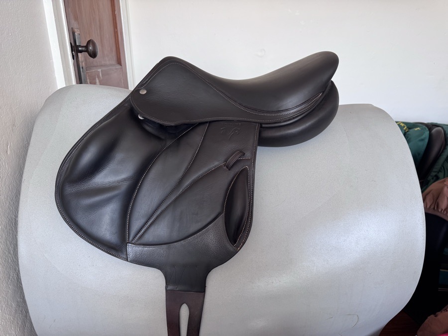 16.5” 2021 Voltaire Lexington PRO Saddle - 0AA - Full Buffalo