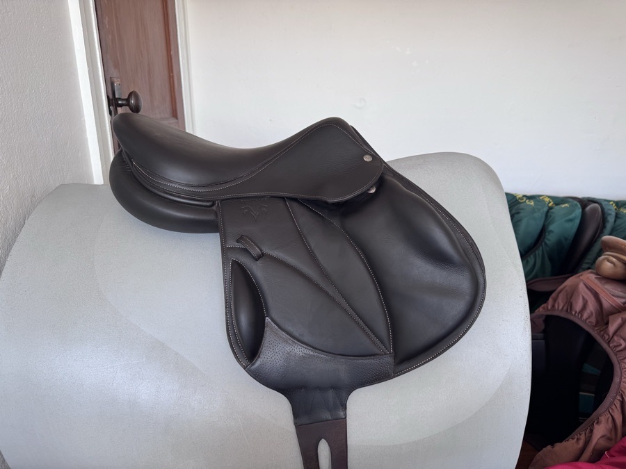 16.5” 2021 Voltaire Lexington PRO Saddle - 0AA - Full Buffalo