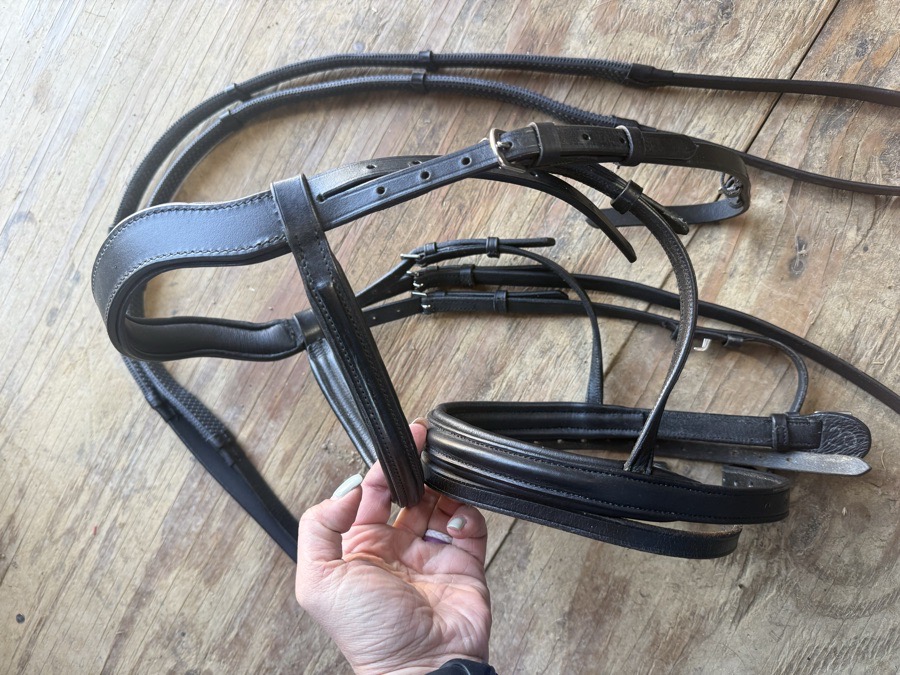 Horse sized black flash bridle and reins