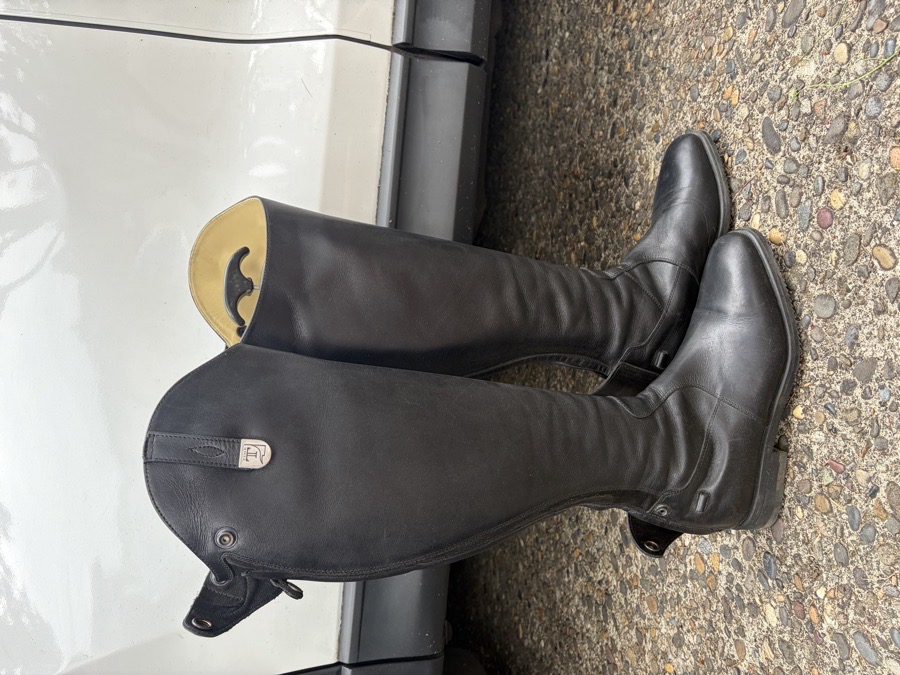 TUCCI Sofia TallBoots 40DW