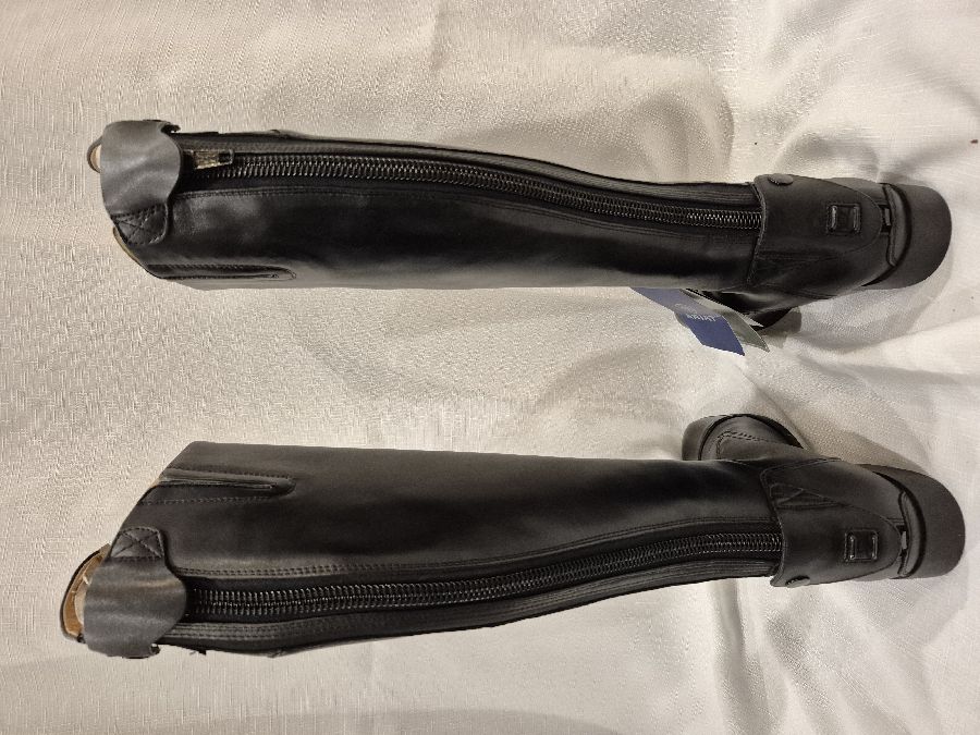 New Ariat Riding boots 