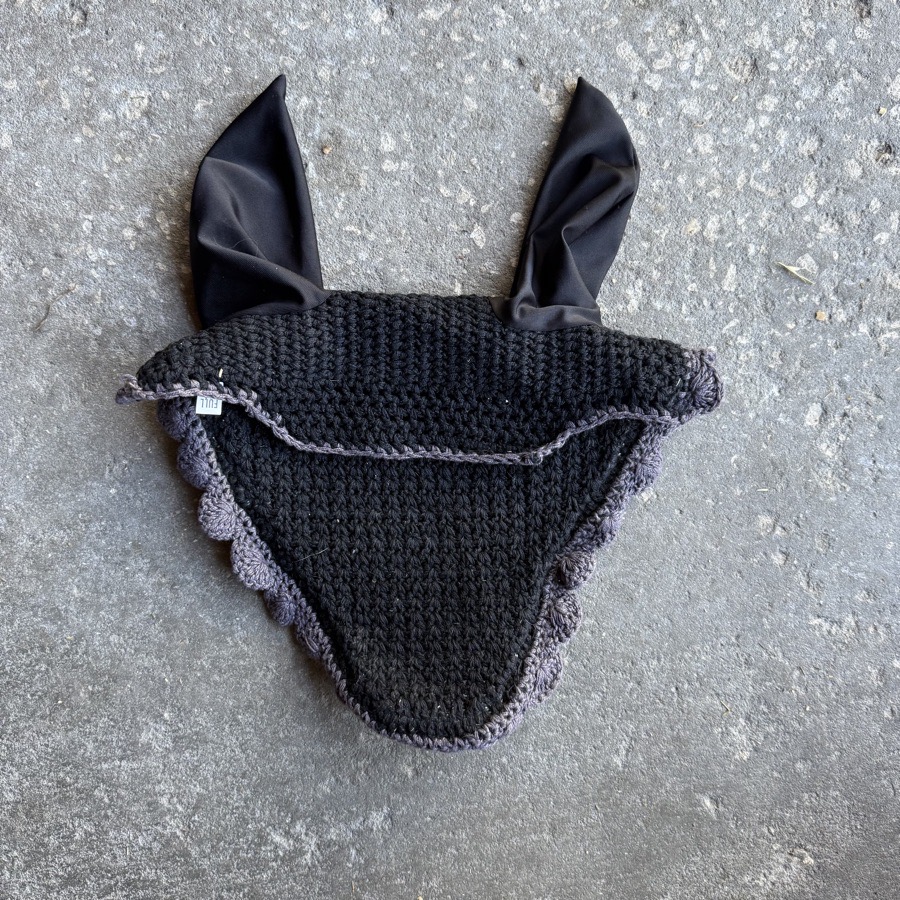 Black Full Sized USG Horseback Riding Bonnet Fly Veil. Good Condition.
