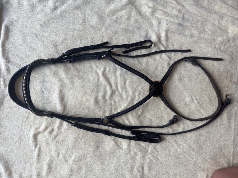 BOBBY'S ENGLISH TACK figure 8 bridle