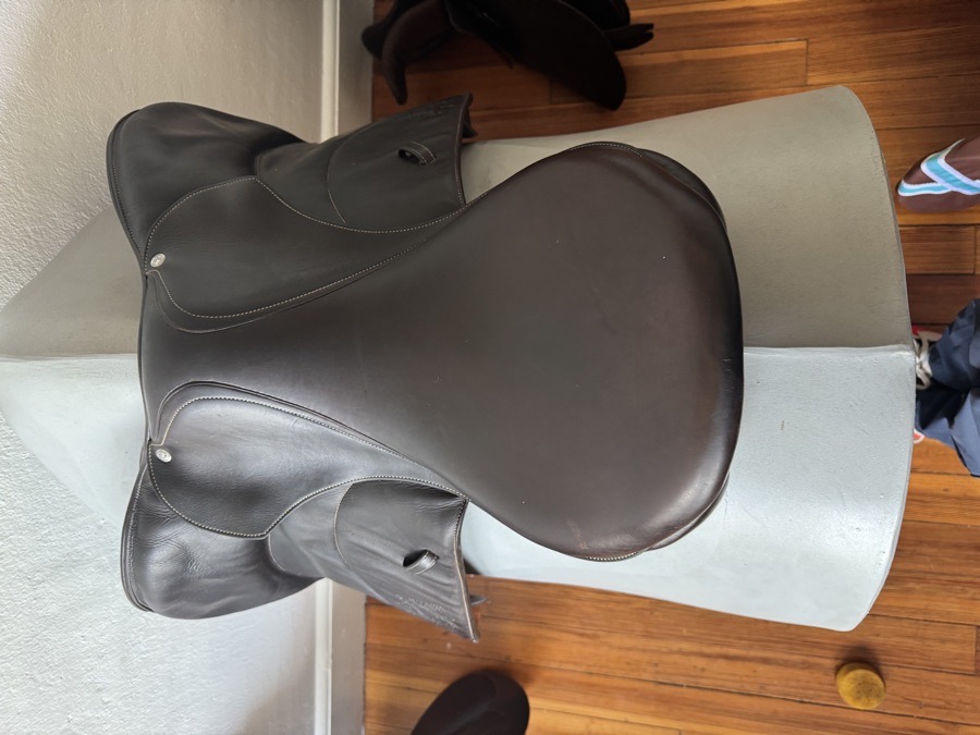 18.5” Voltaire Stuttgart PRO Saddle - 2017 - 4AAR - full Buffalo