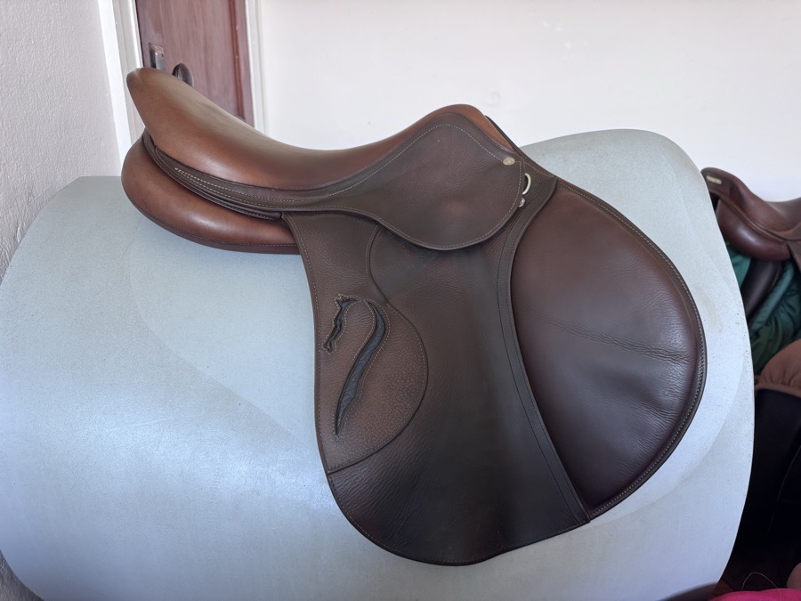 17.5” 2018 Antares Connexion Saddle - 3AA - Grained Buffalo