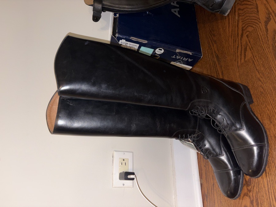 ARIAT Boots 8