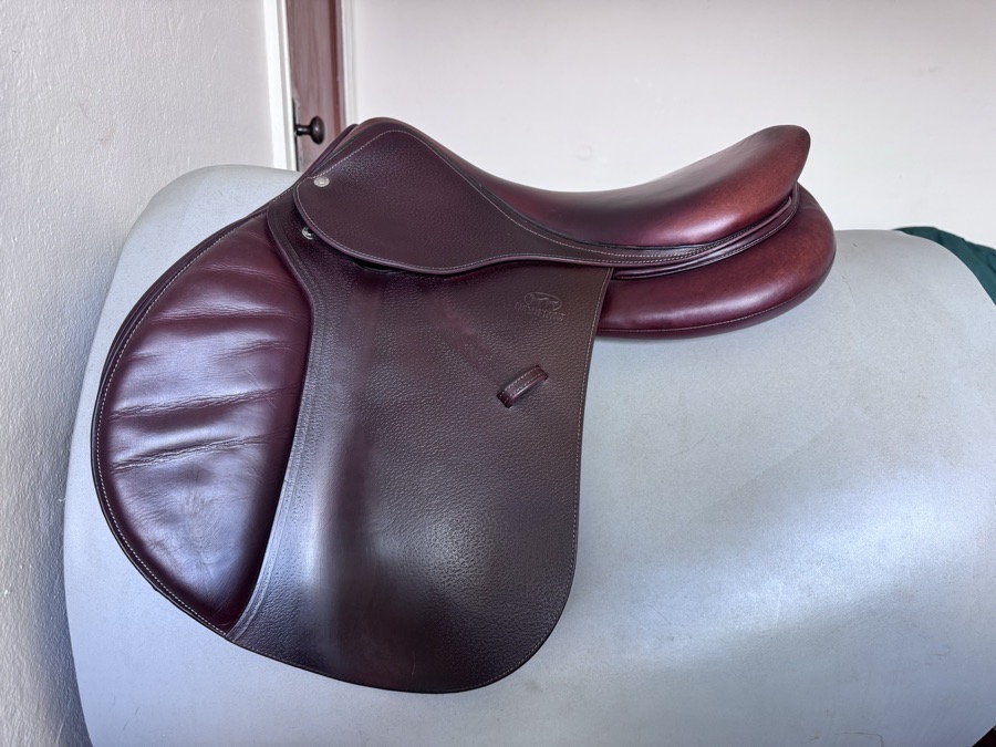 18.5” 2020 Devoucoux Biarritz O Saddle - 3AR - Grained Buffalo