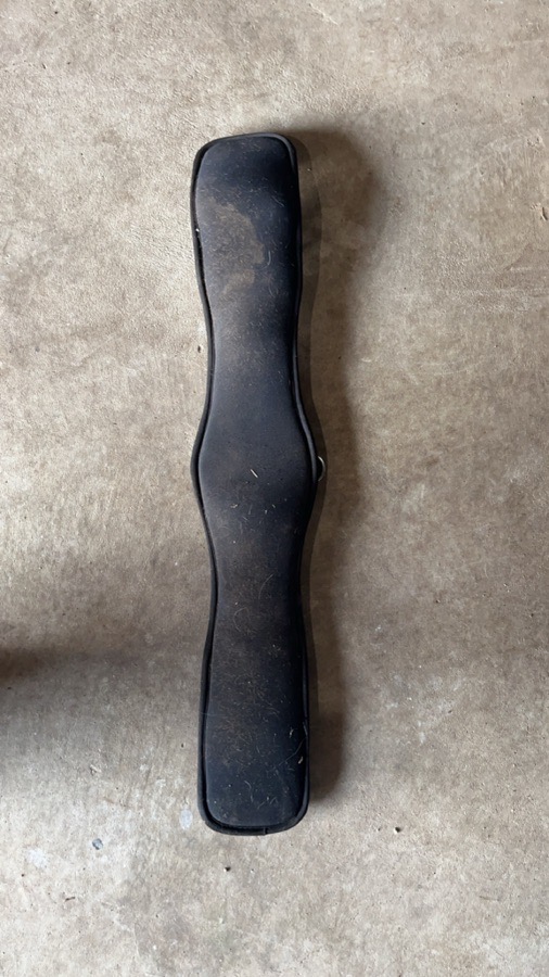 Dressage girth