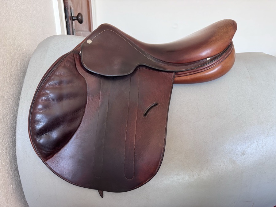 17.5” Hermes Cavalle Saddle - Full Buffalo - Integrated Panels - WIDE - RARE!