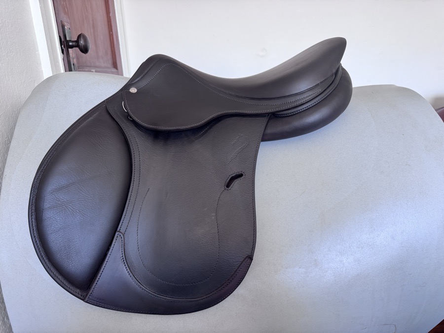 17” 2023 Antares Contact Saddle - 1NB - A01 WIDE - MINT! 