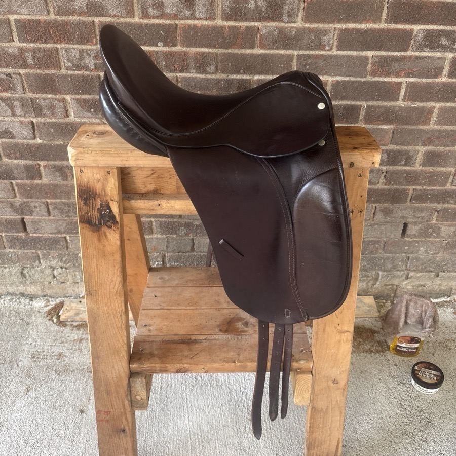 16.5’’ County Competitor Spring Tree Dressage Saddle, No. 3 Fit, Medium Gullet