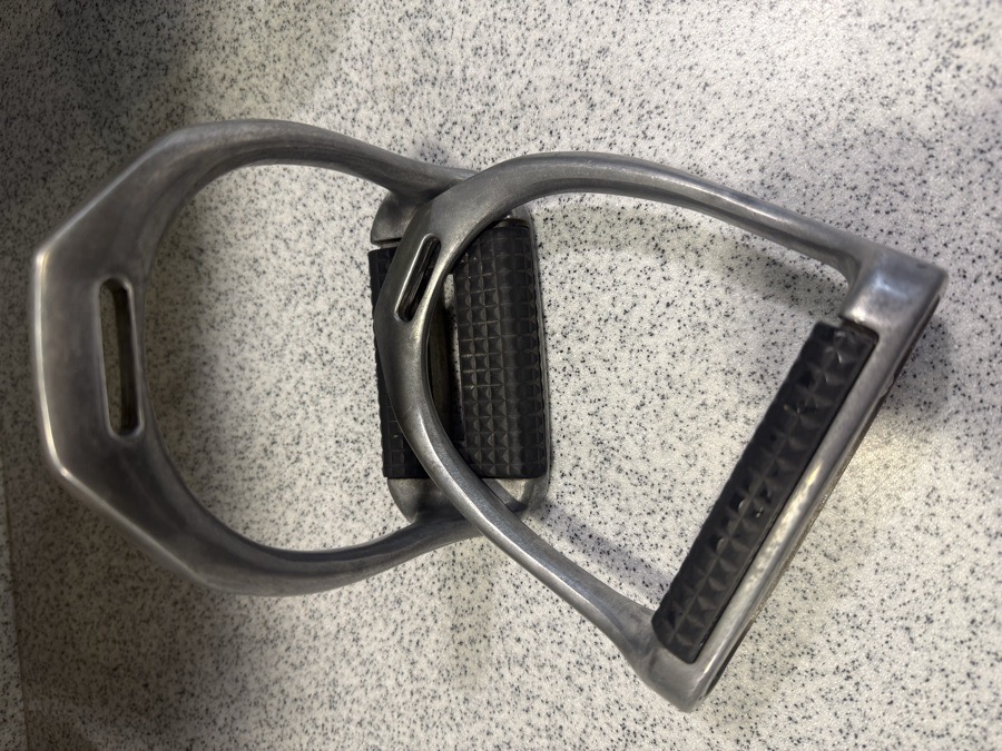 Equi Wing aluminum irons